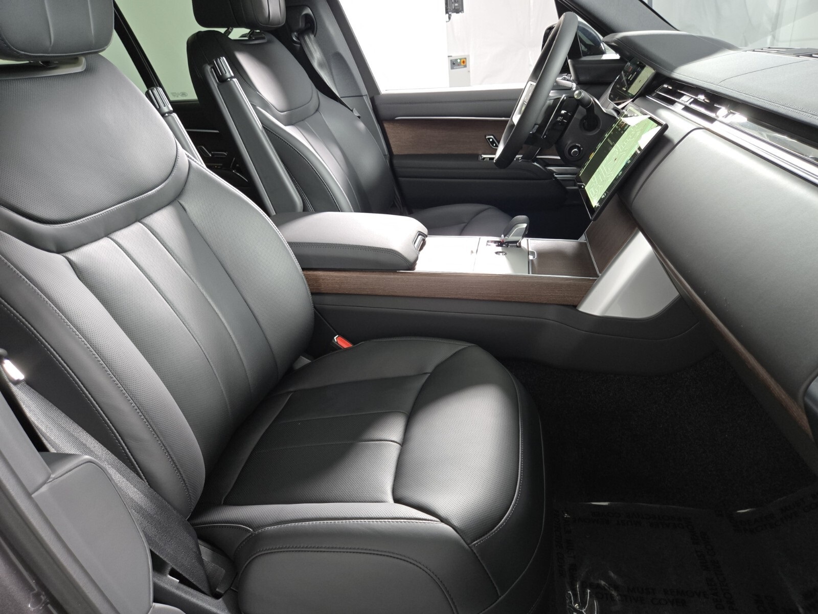 2025 Land Rover Range Rover SE photo 2