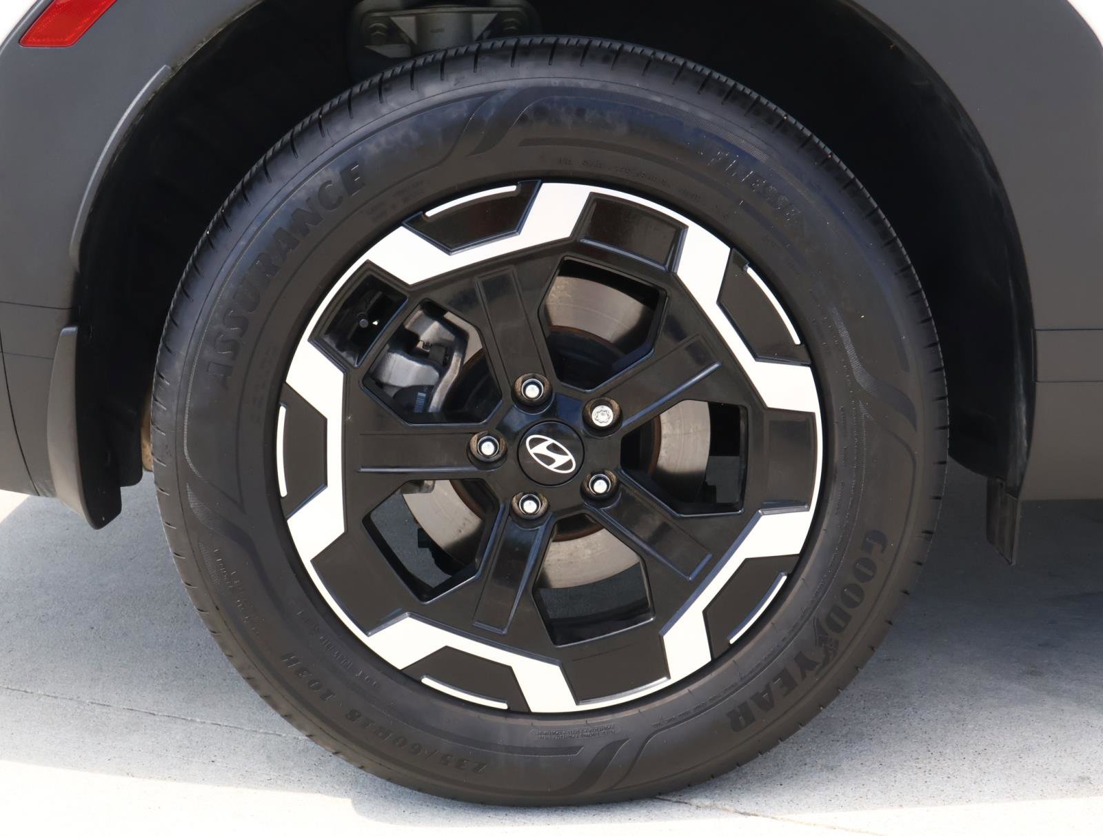 2025 Hyundai Santa Fe SEL photo 4