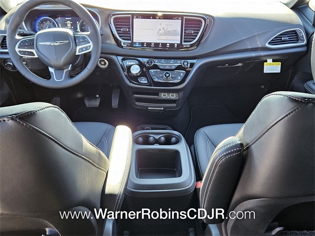2025 Chrysler Voyager LX photo 7