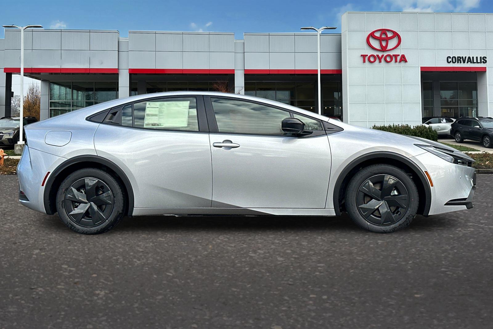 2026 Toyota Prius Plug-in Hybrid SE photo 3