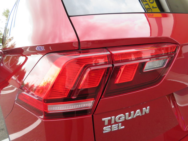 2021 Volkswagen Tiguan R-Line Black SEL photo 34