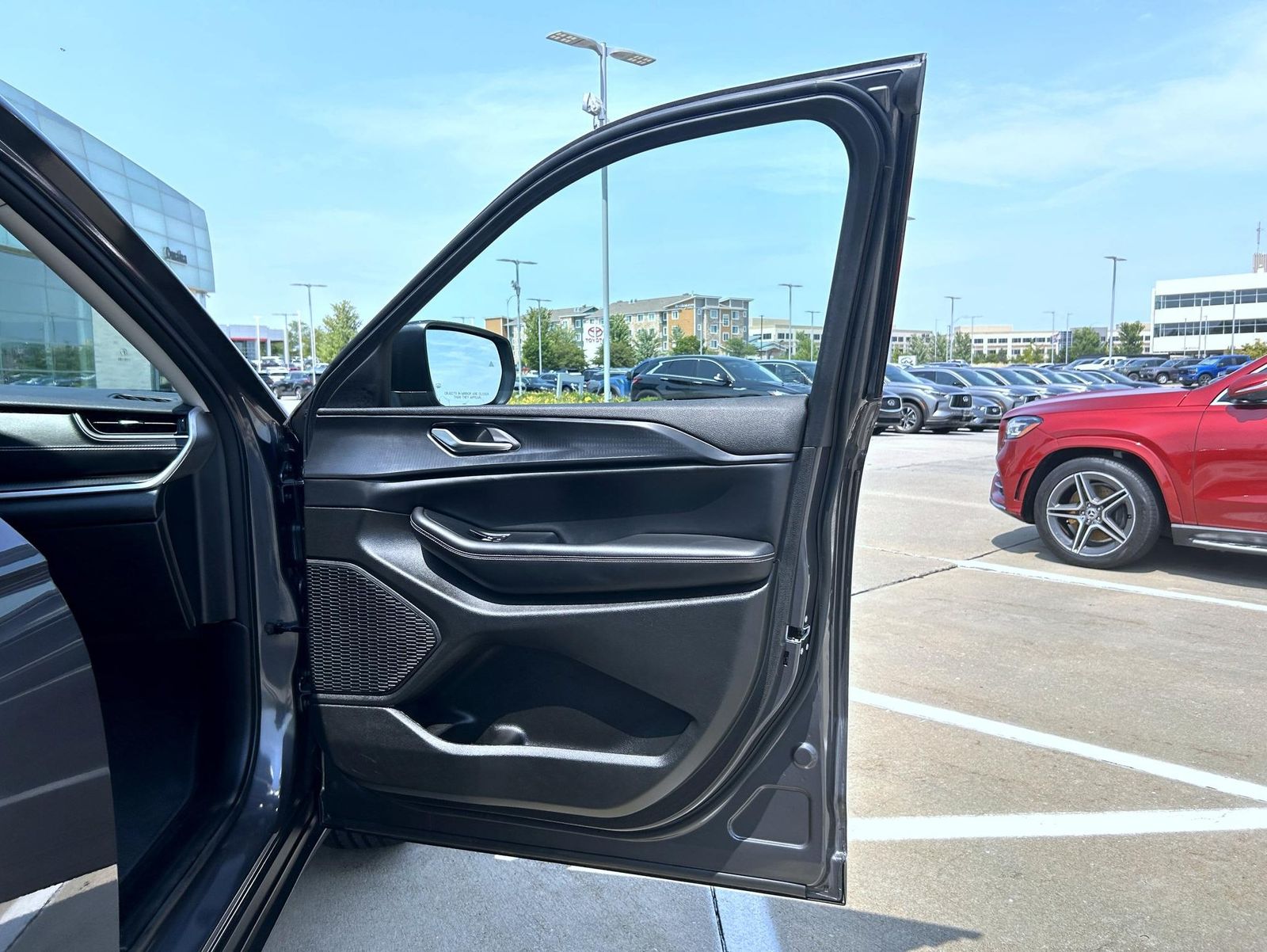 2023 Jeep Grand Cherokee Laredo photo 15