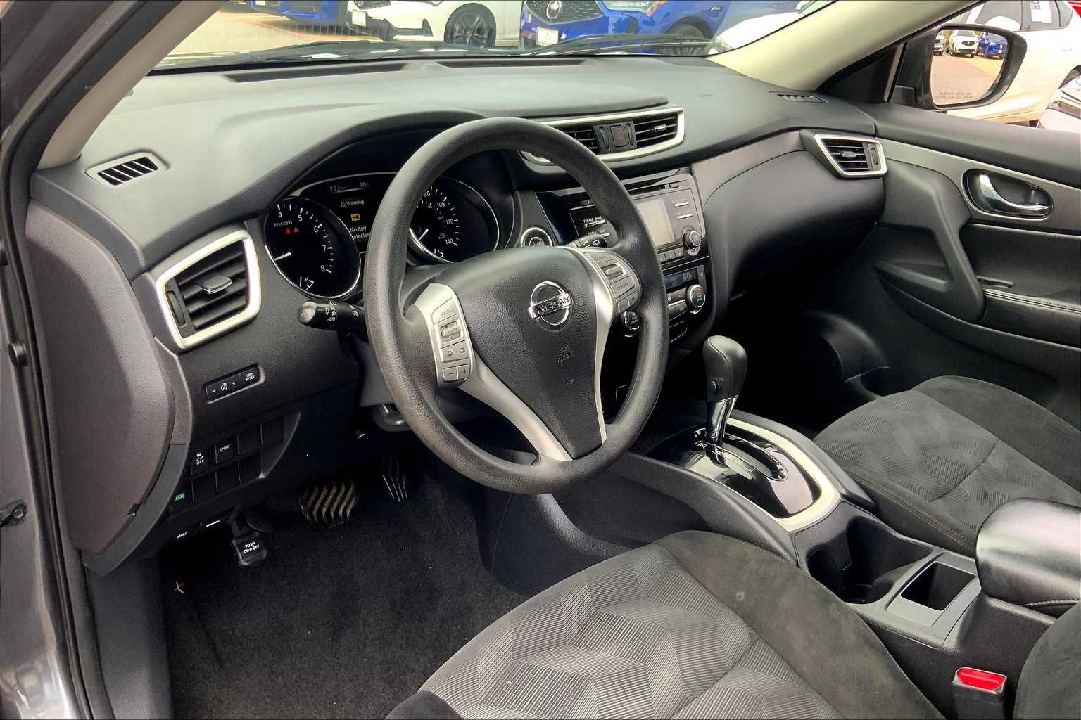 2016 Nissan Rogue SV photo 16