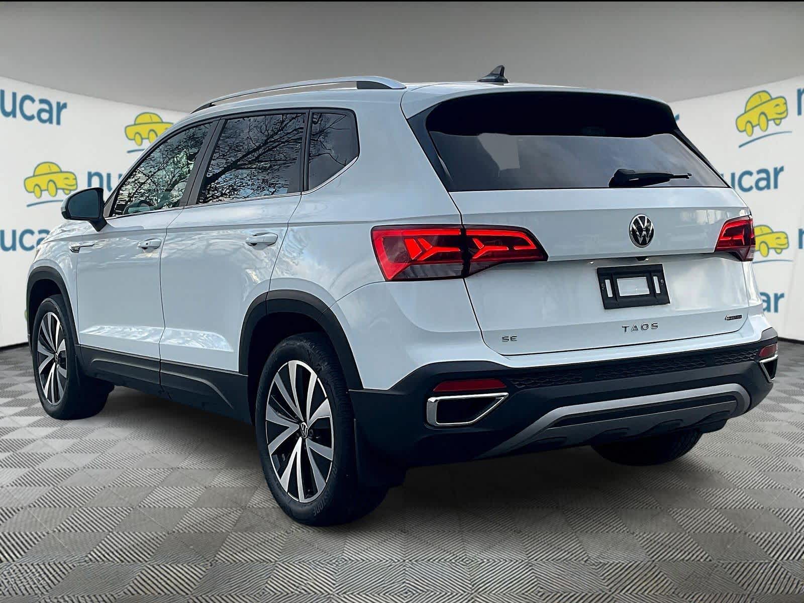 2022 Volkswagen Taos SE photo 2