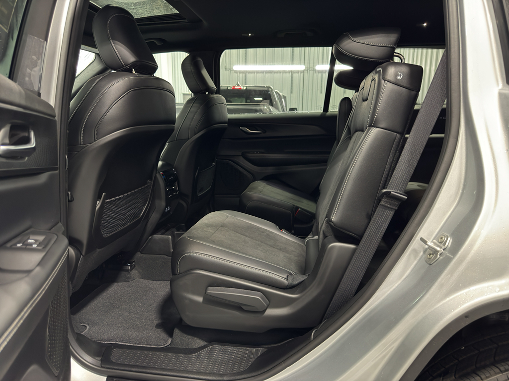 2025 Jeep Grand Cherokee Altitude X photo 6