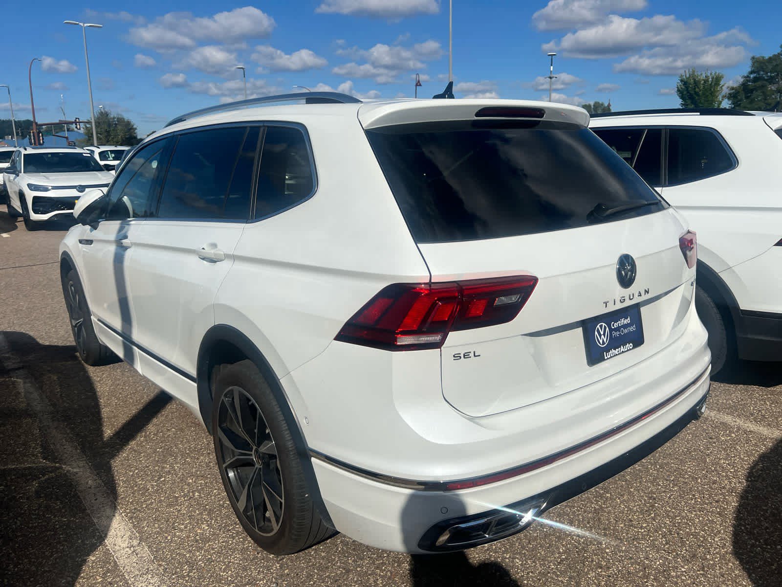 2024 Volkswagen Tiguan SEL R-Line Black photo 2
