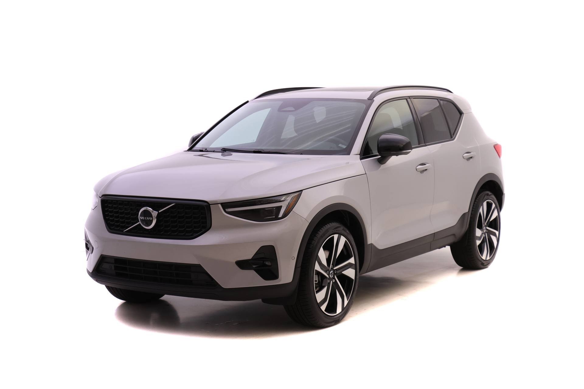 2025 Volvo XC40 Plus's photo