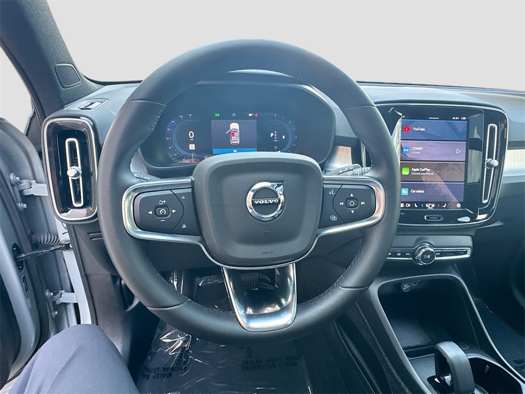 2024 Volvo XC40 Core photo 11