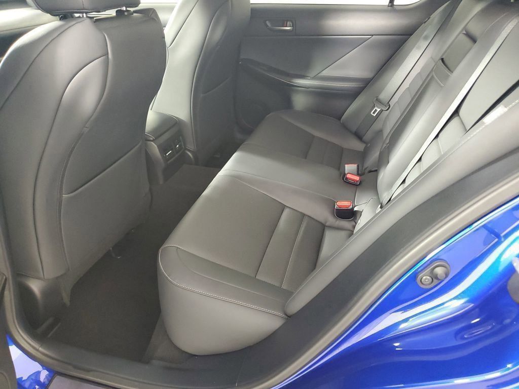 2023 Lexus IS 350 F SPORT photo 12