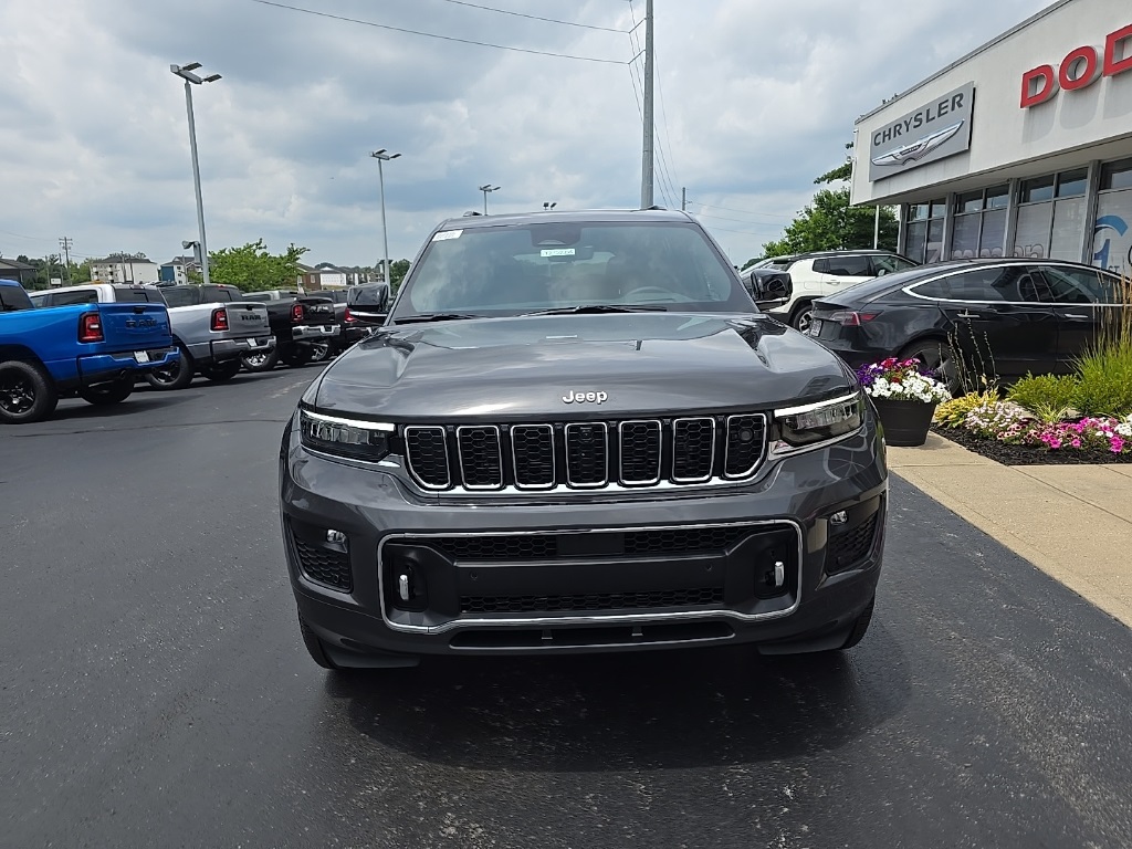 2025 Jeep Grand Cherokee Overland photo 2