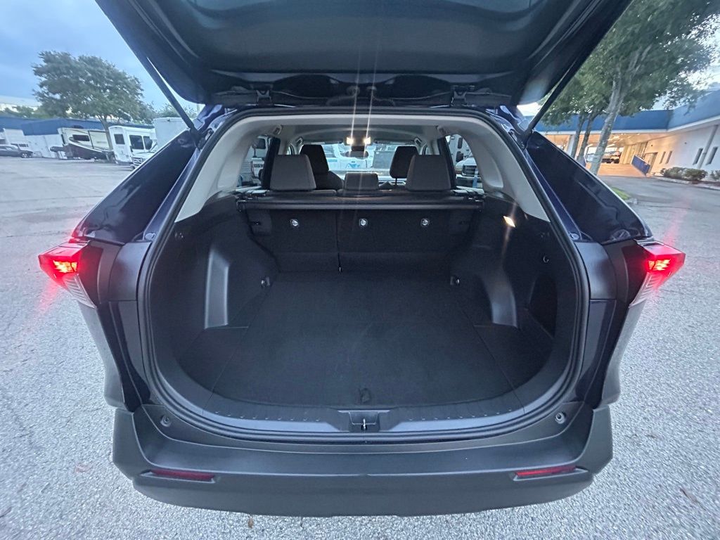 2024 Toyota RAV4 XLE photo 29