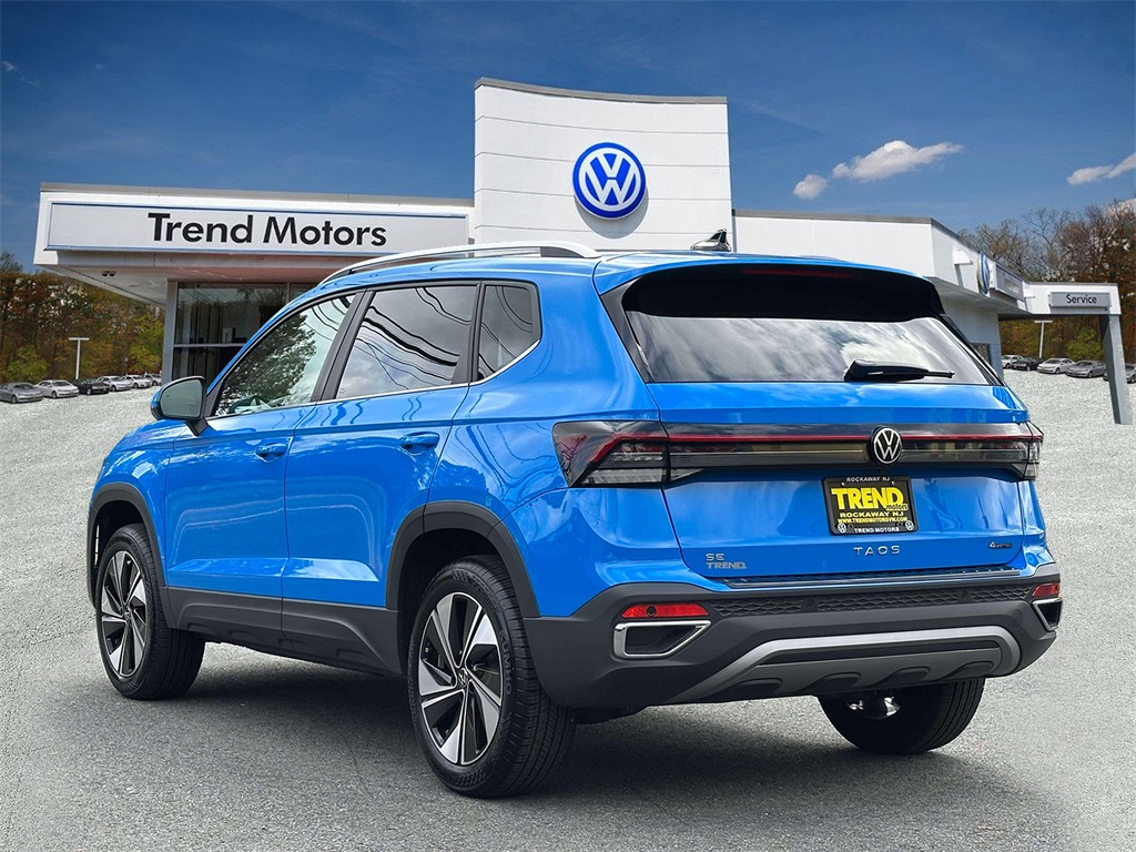 2025 Volkswagen Taos SE photo 3