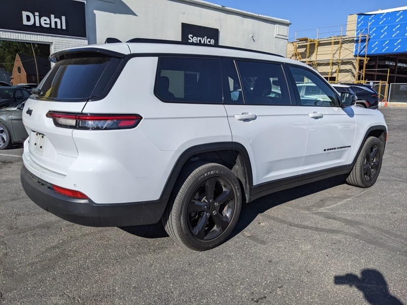 2023 Jeep Grand Cherokee Altitude photo 3