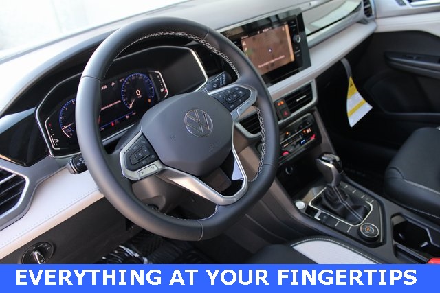 2025 Volkswagen Taos SEL photo 2