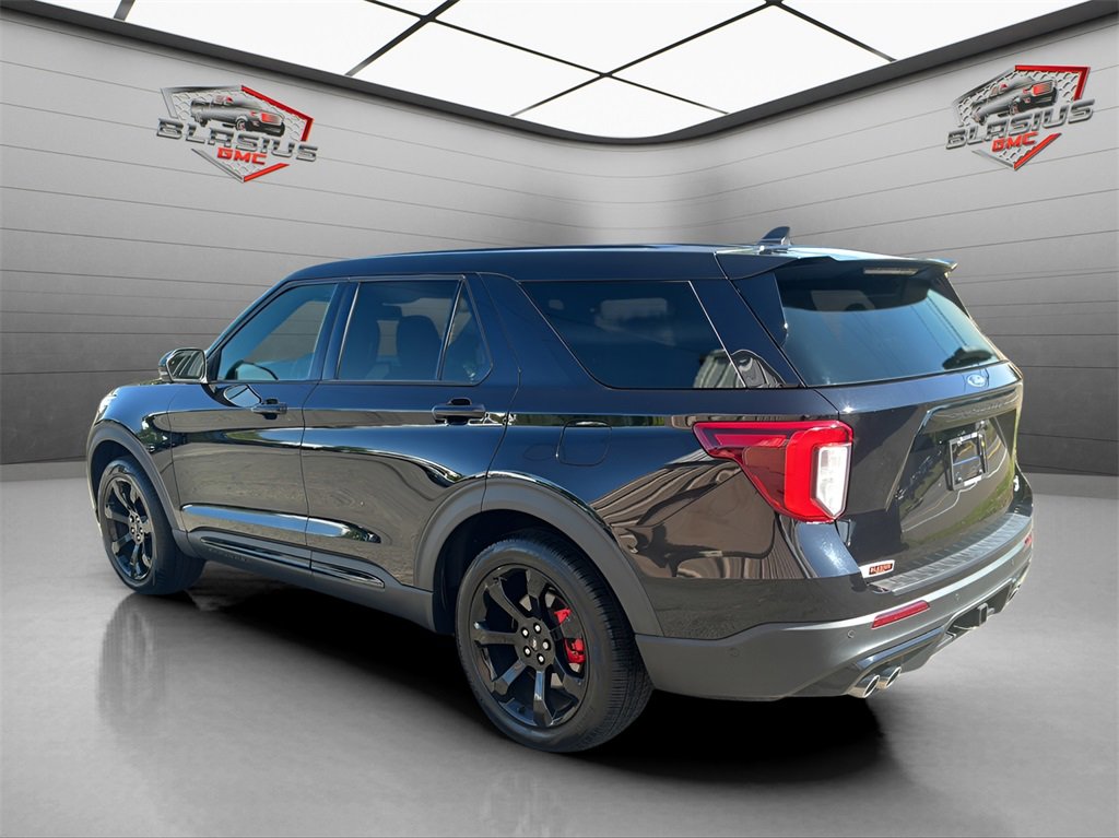 2022 Ford Explorer ST photo 2