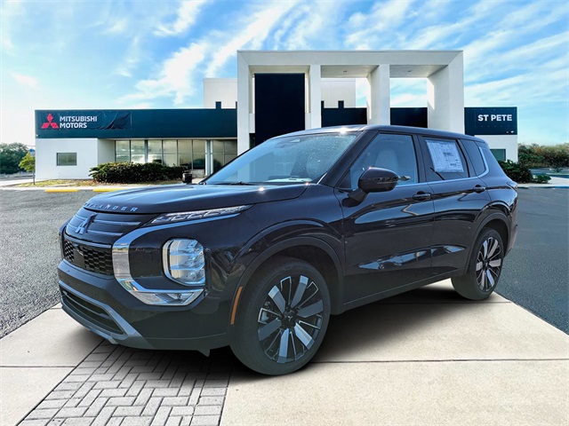 2025 Mitsubishi Outlander SE's photo