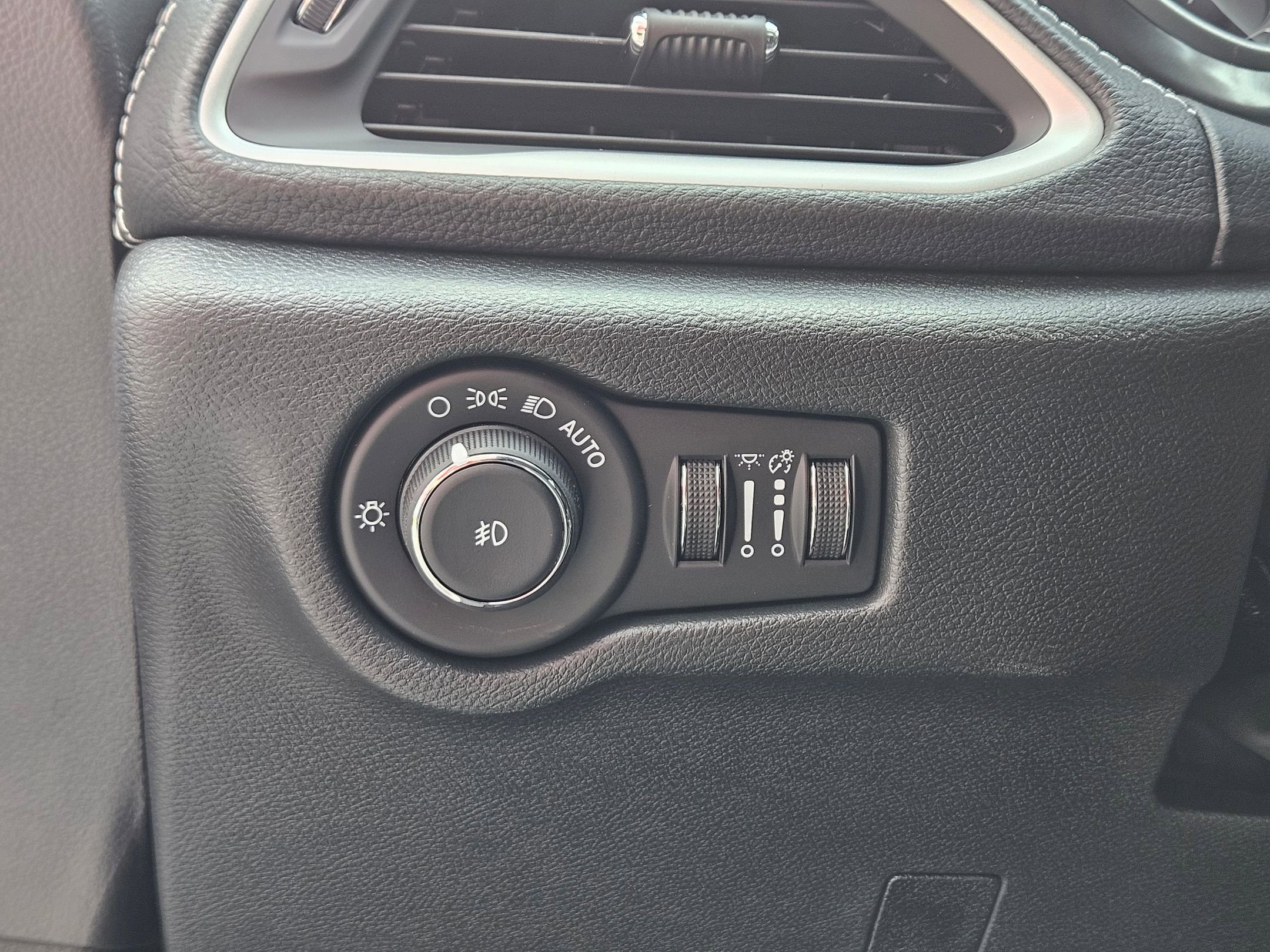 2026 Chrysler Pacifica photo 16