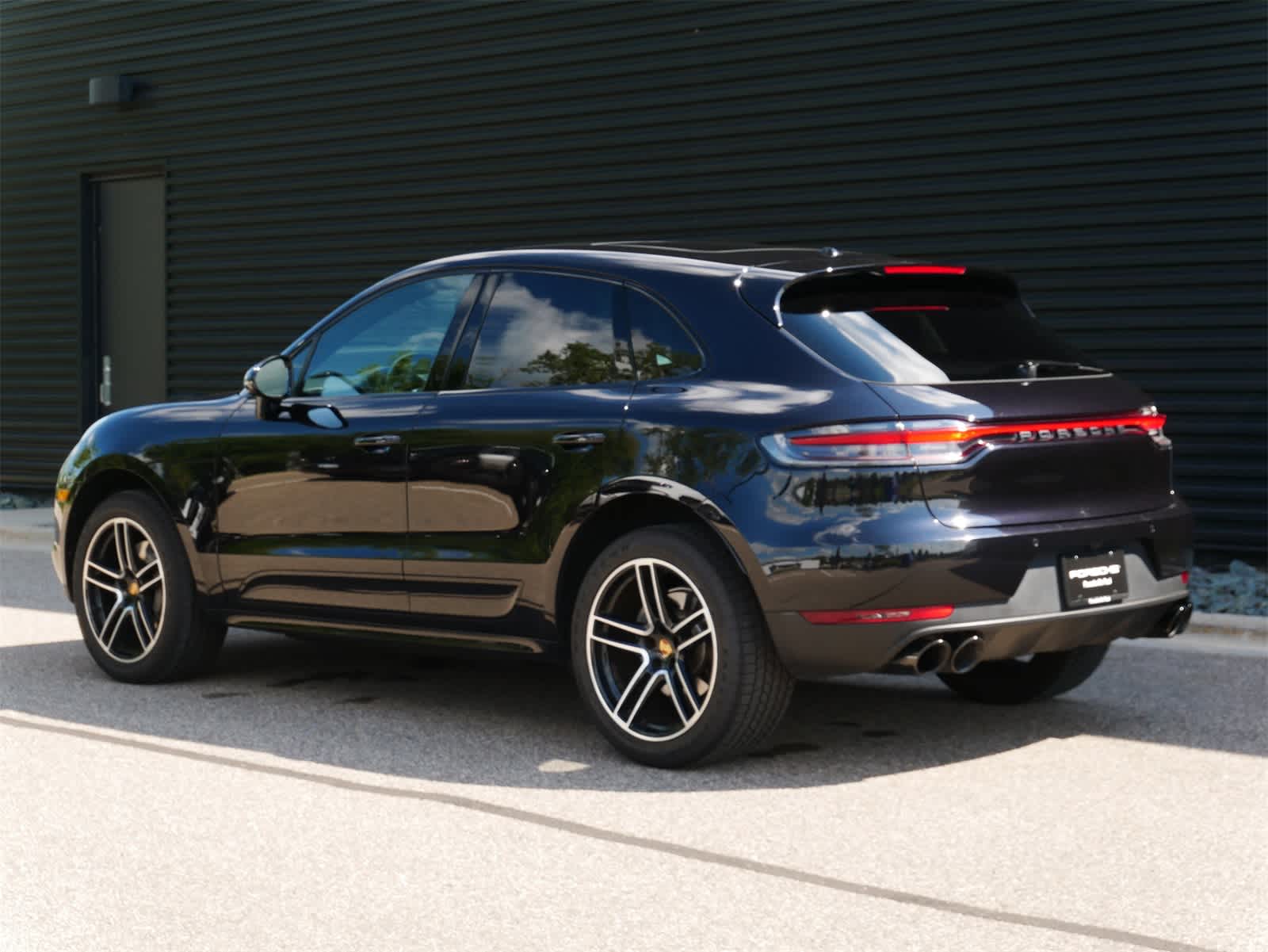 2021 Porsche Macan S photo 3