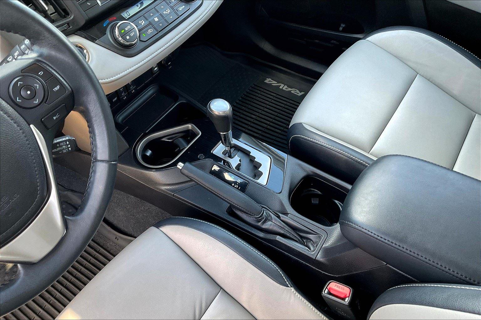 2017 Toyota RAV4 Limited photo 15