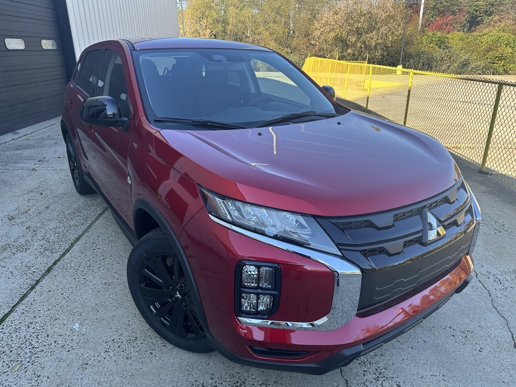 2025 Mitsubishi Outlander Sport LE's photo