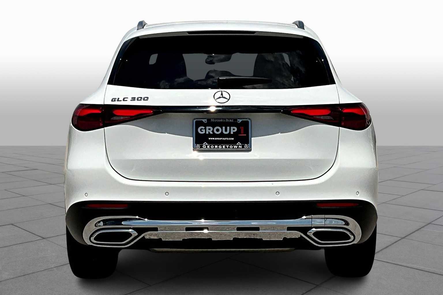2025 Mercedes Benz GLC 300 photo 5