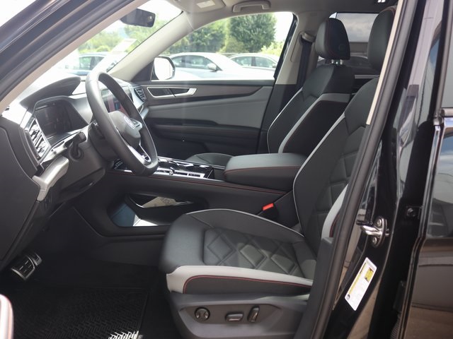 2025 Volkswagen Atlas Peak Edition SE photo 3