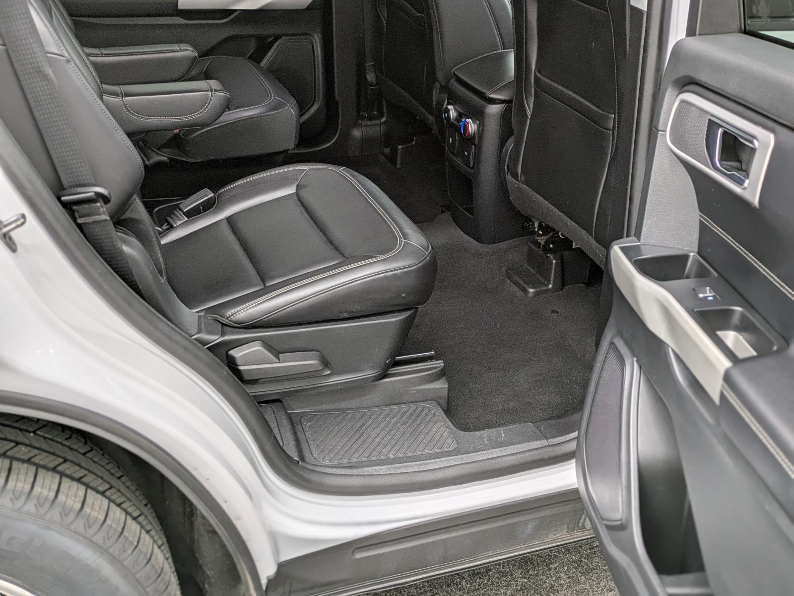 2021 Ford Explorer XLT photo 9