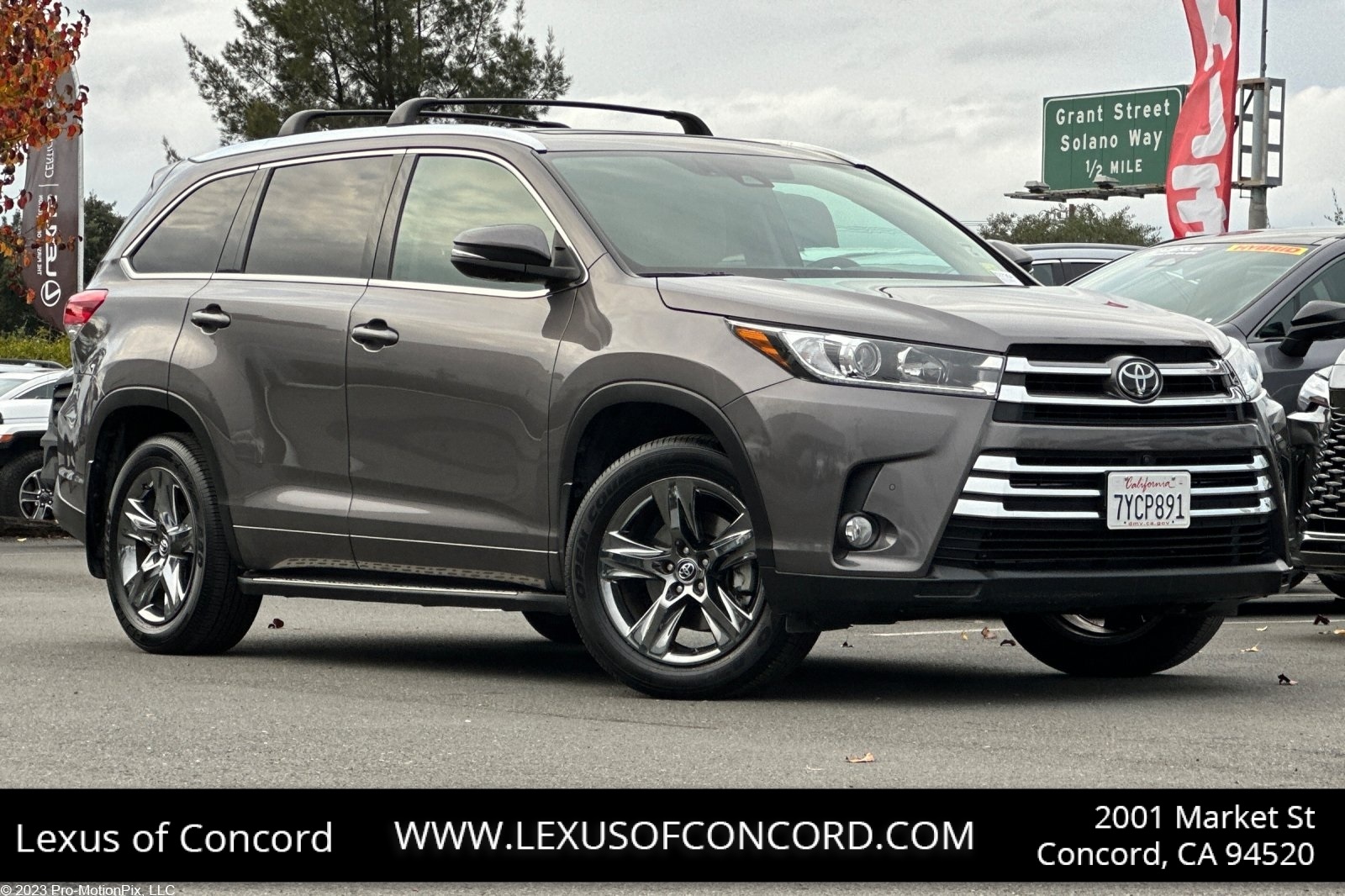 2017 Toyota Highlander Limited Platinum's photo