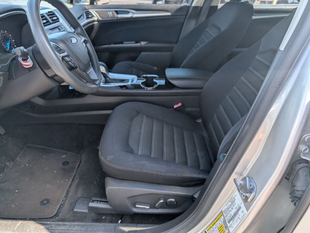 2015 Ford Fusion SE photo 6