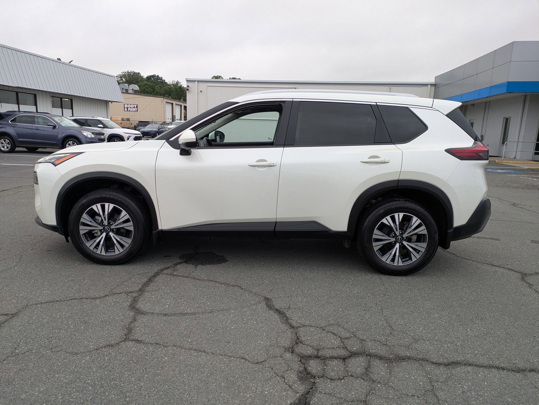 2023 Nissan Rogue SV photo 8