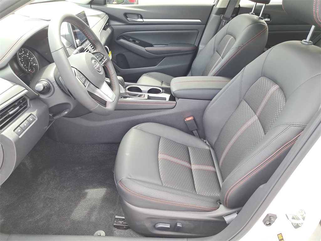2025 Nissan Altima 2.5 SR photo 19