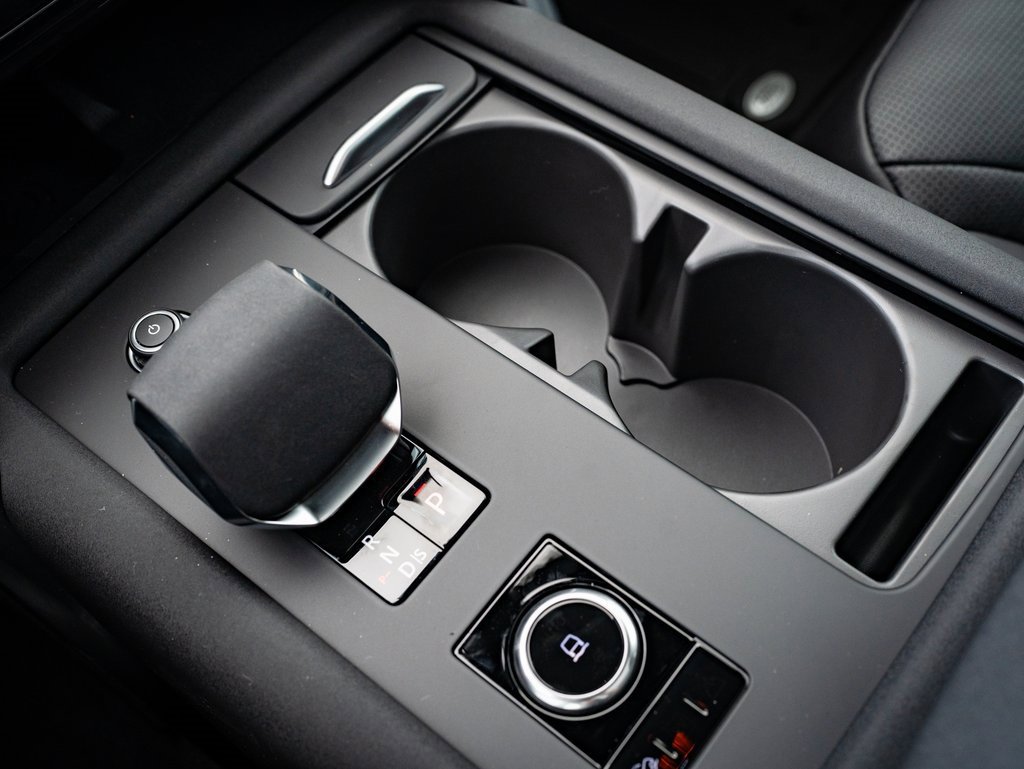 2025 Land Rover Discovery S photo 17