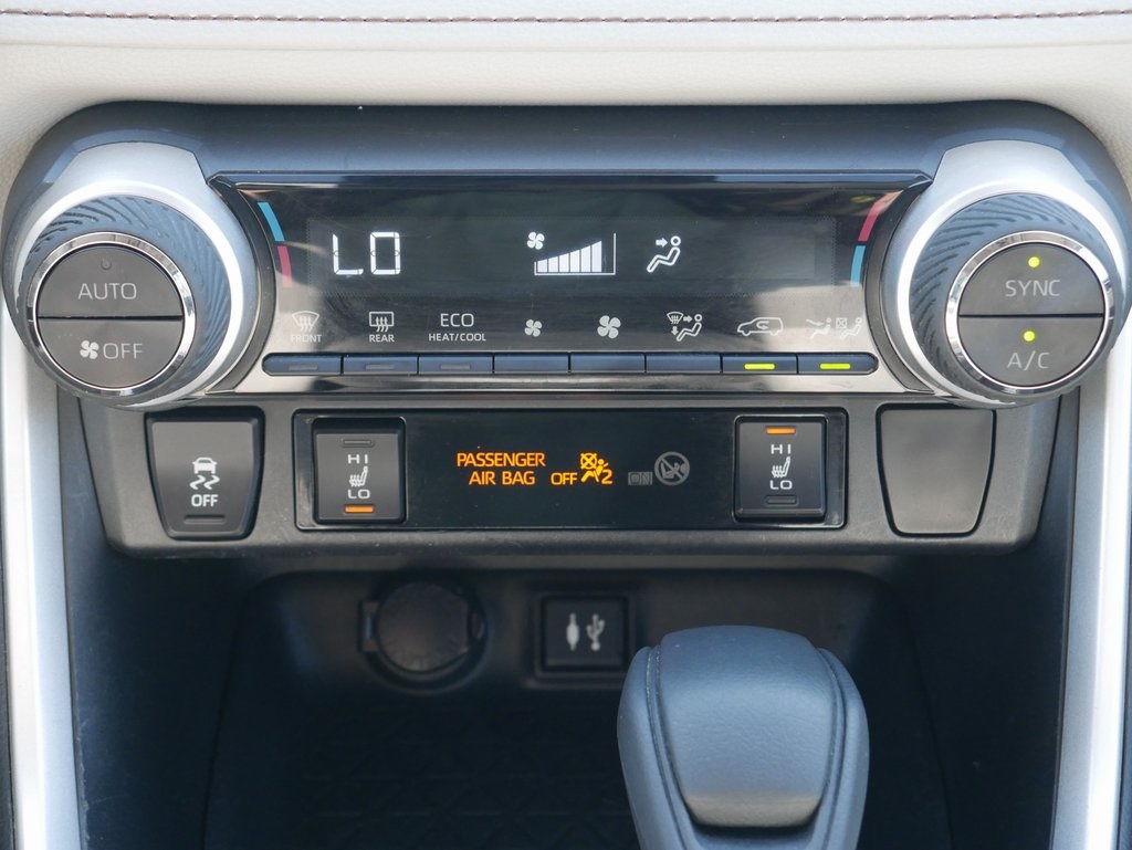 2019 Toyota RAV4 XLE Premium photo 15