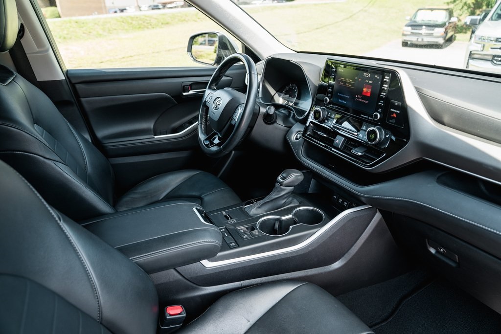 2021 Toyota Highlander XLE photo 11