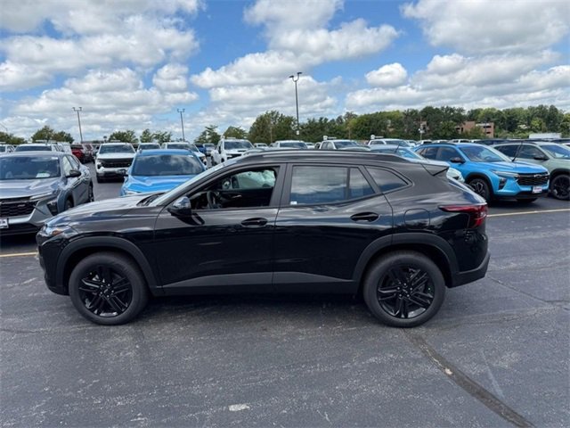 2025 Chevrolet Trax ACTIV photo 2