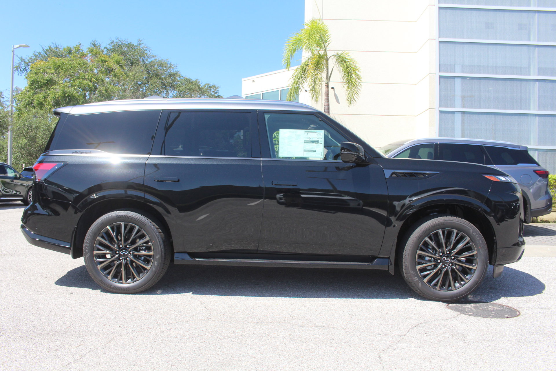 2026 Infiniti QX80 photo 7
