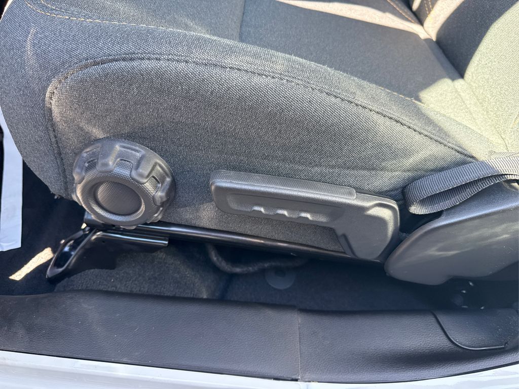 2024 Jeep Wrangler Sahara 4xe photo 12