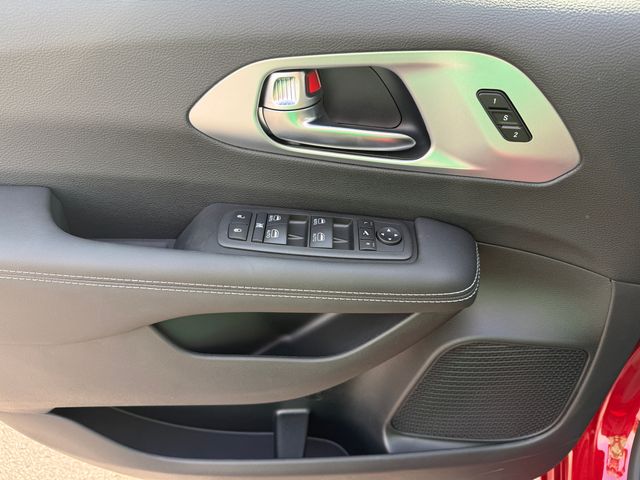 2026 Chrysler Pacifica Limited photo 25