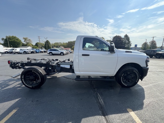 2025 Ram 3500 Tradesman photo 2