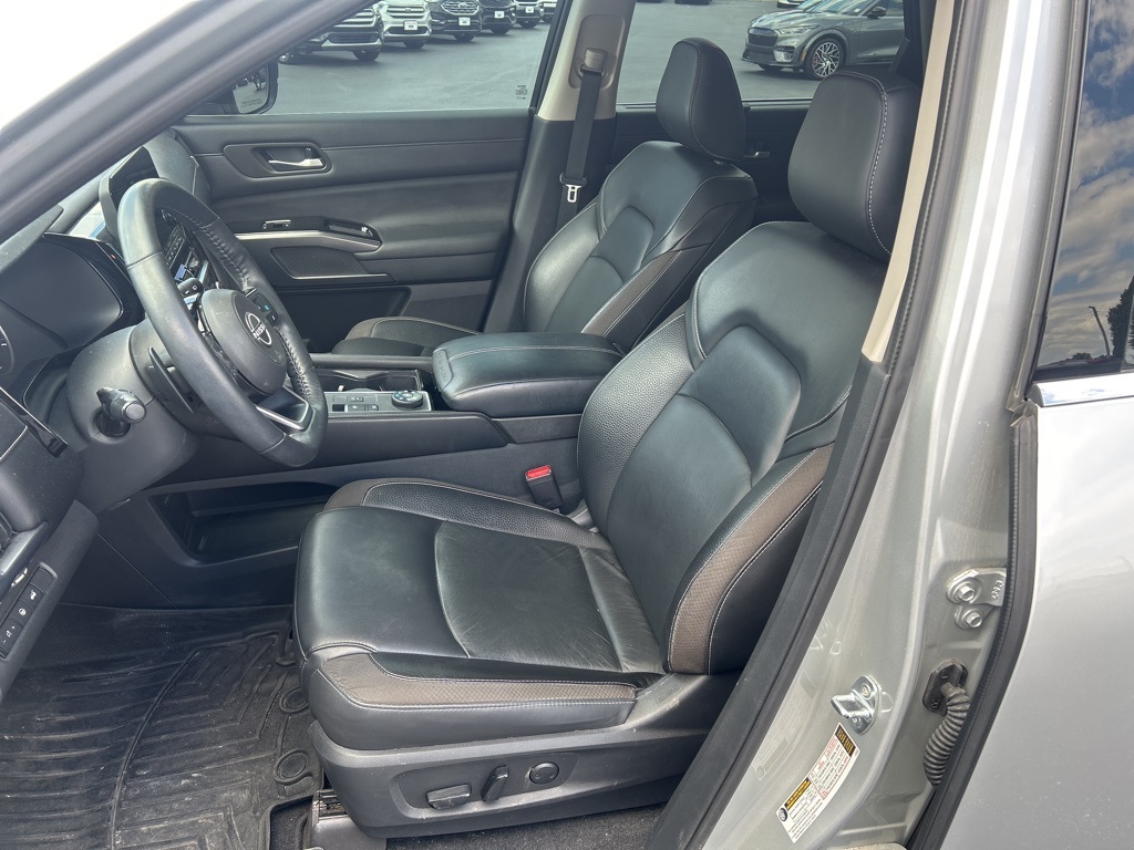 2022 Nissan Pathfinder SL photo 8
