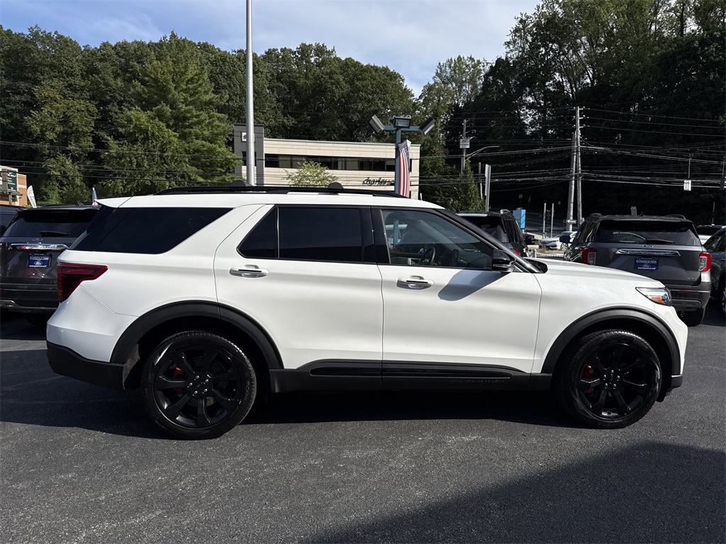 2022 Ford Explorer ST photo 2