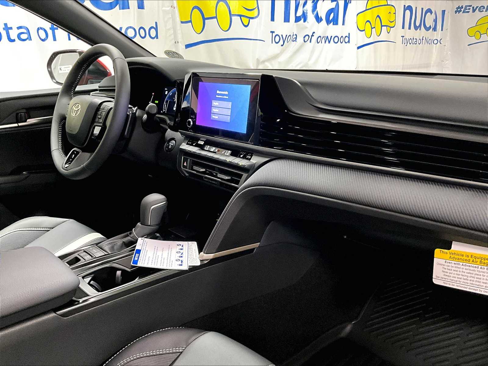 2025 Toyota Camry SE photo 9