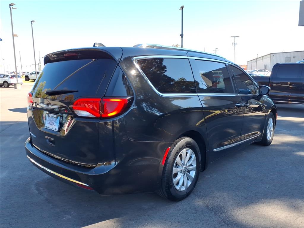 Used 2018 Chrysler Pacifica Touring L with VIN 2C4RC1BG7JR278724 for sale in Havelock, NC