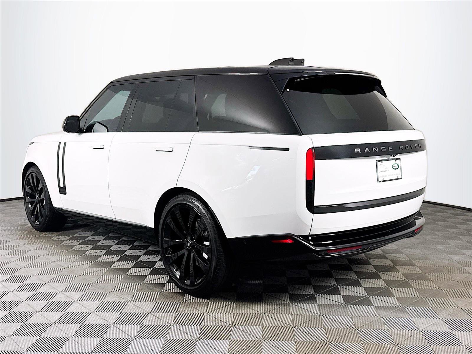 2022 Land Rover Range Rover SE photo 5