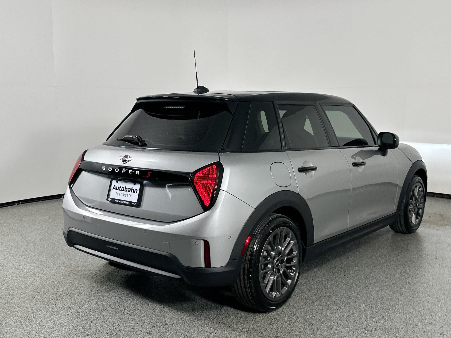 2025 Mini Cooper 4 Door Hardtop Signature photo 4