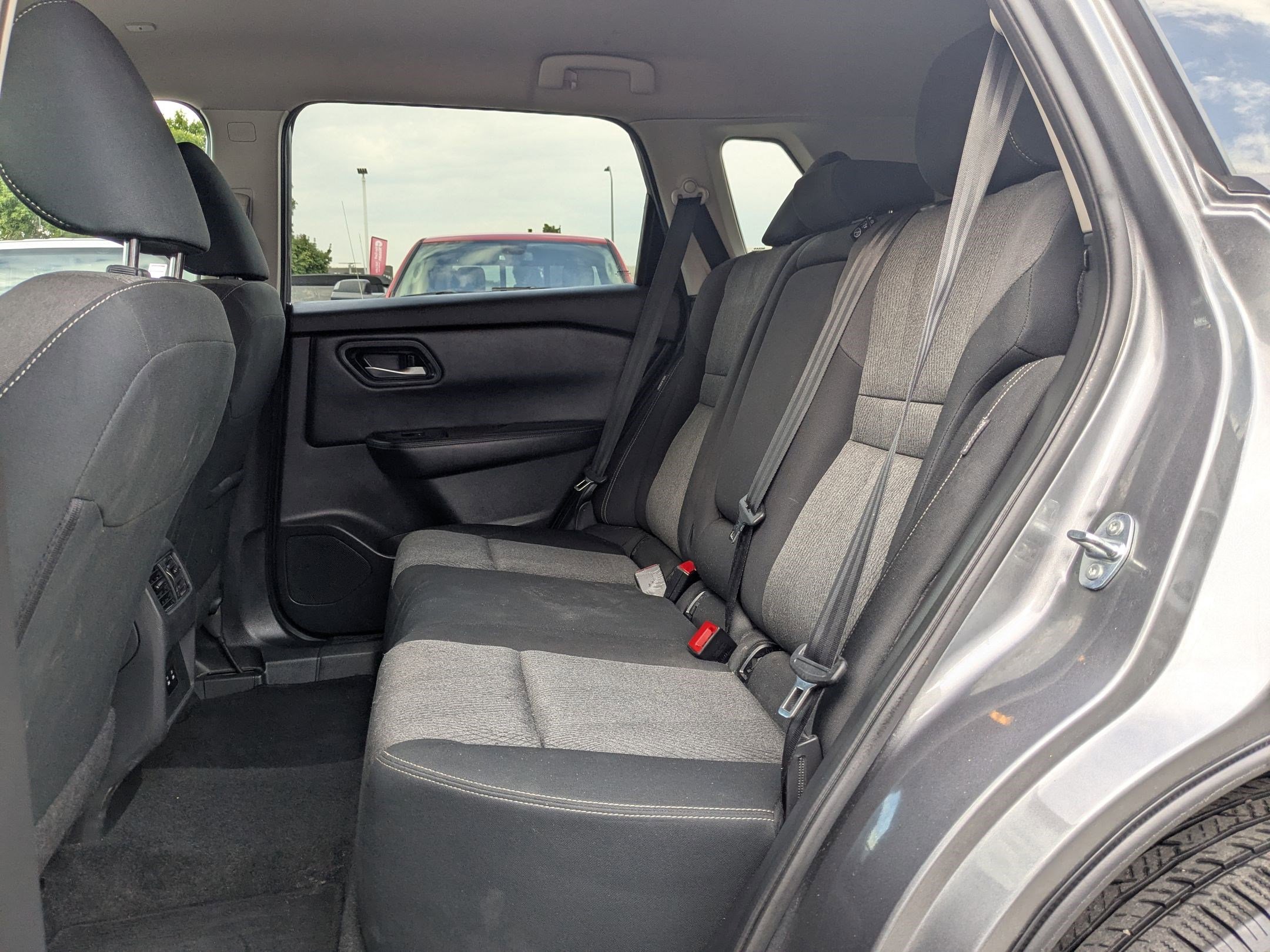 2024 Nissan Rogue SV photo 21