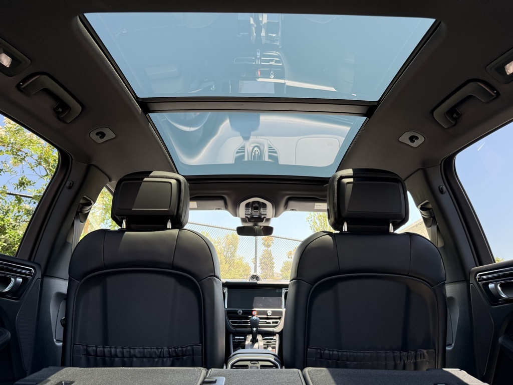 2025 Porsche Macan S photo 30