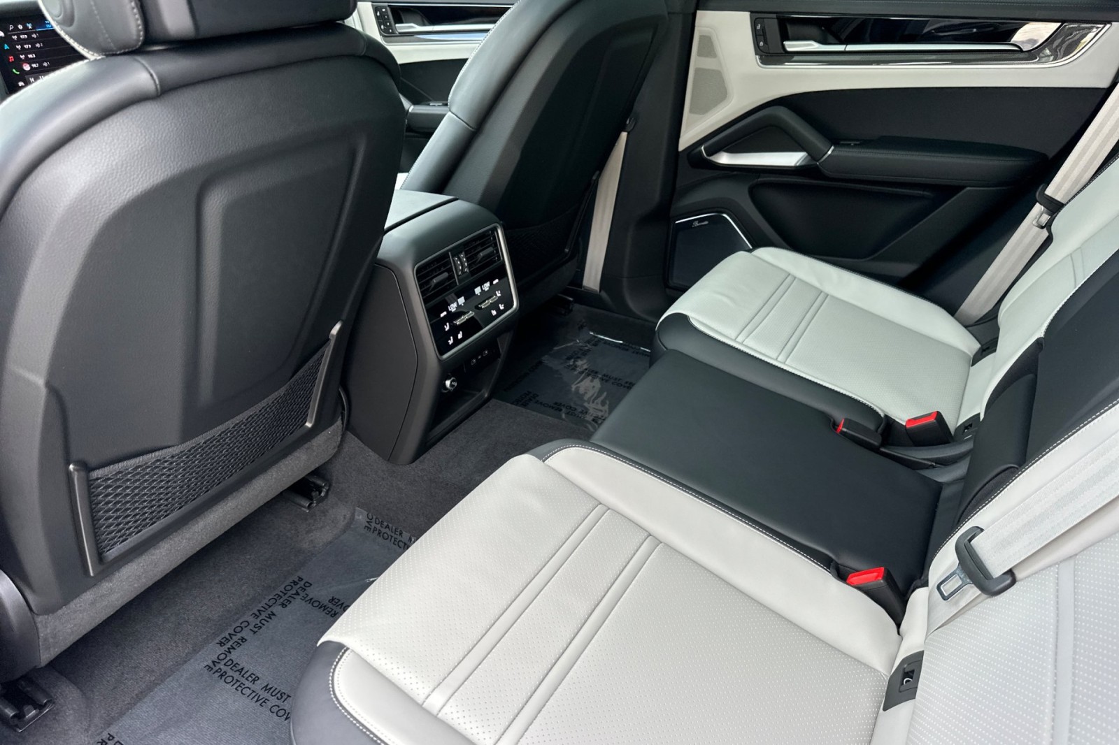2026 Porsche Cayenne Turbo E-Hybrid Coupe photo 12