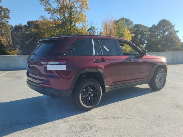 2025 Jeep Grand Cherokee Altitude photo 3