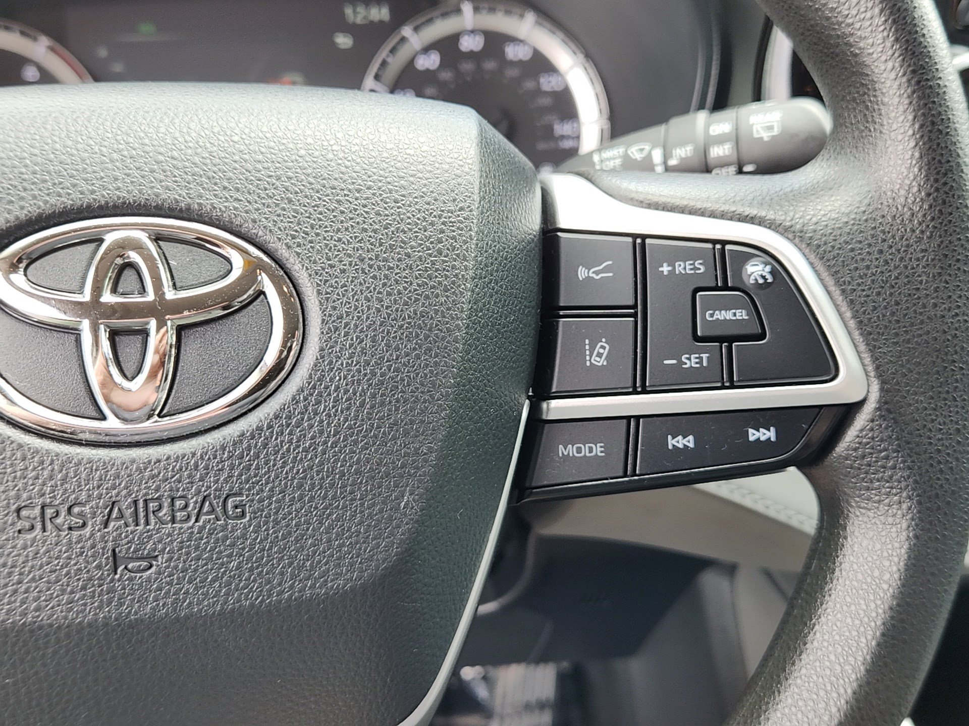 2023 Toyota Highlander L photo 16